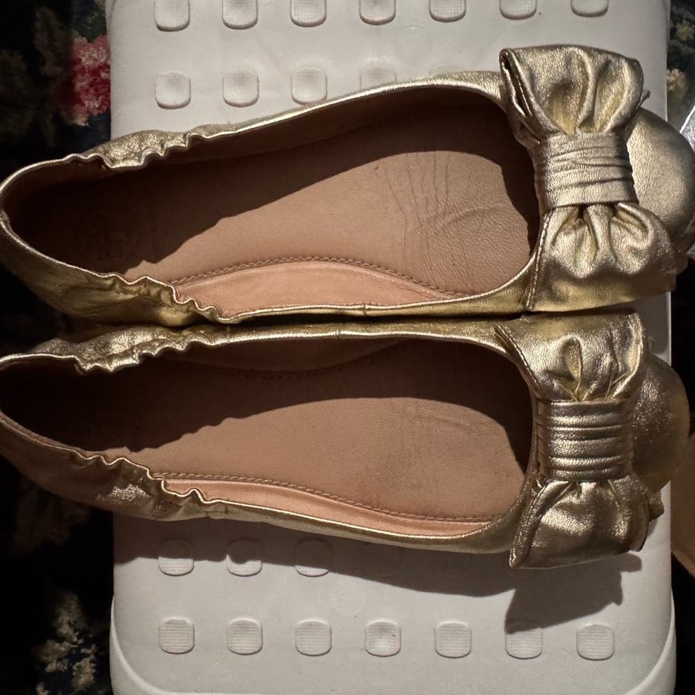 TORY BURCH Elegant Gold Ballet Flats